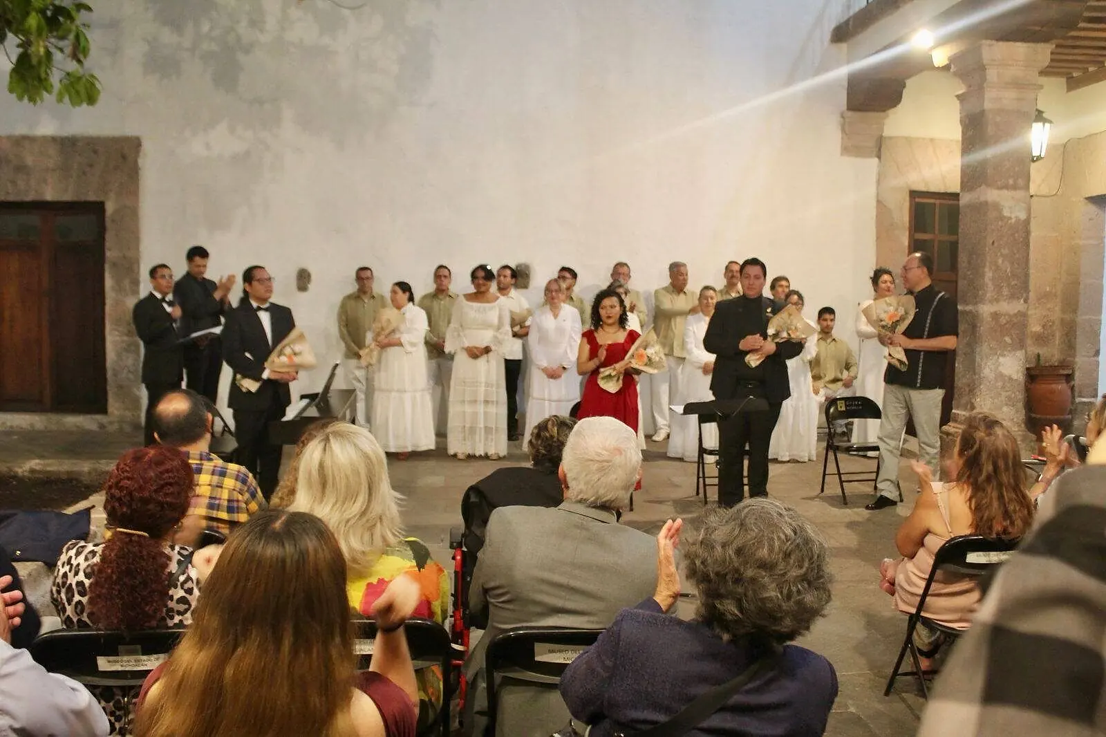 El coro y el público en el Museo del Estado, 2026
